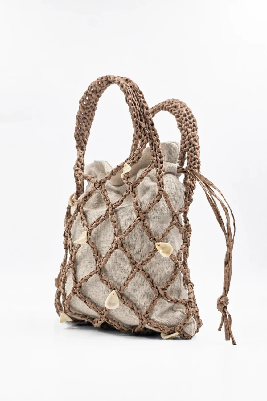 Coralia - Borsa a rete con manici integrati in rafia naturale realizzata a mano