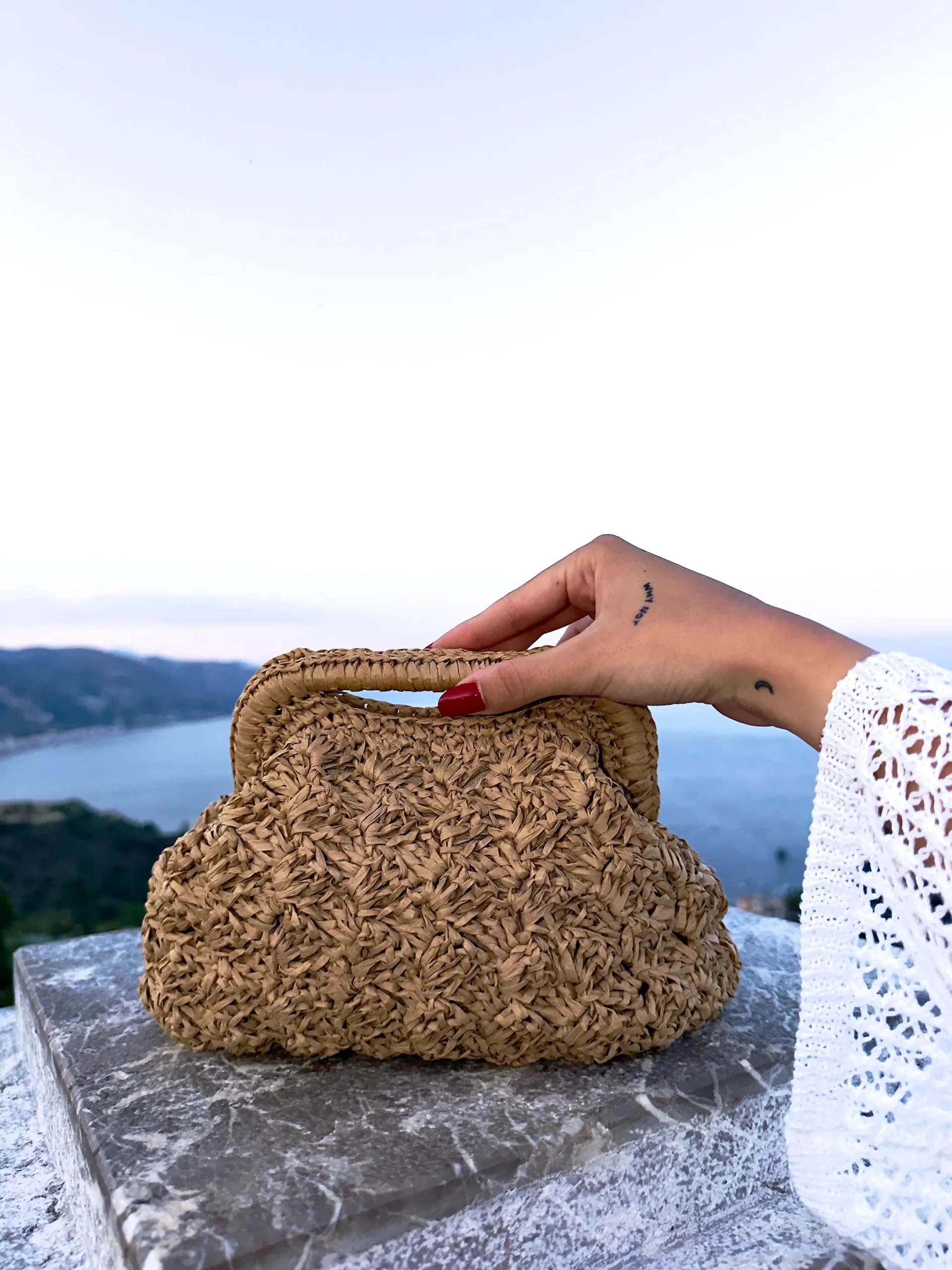 Duna - Borsa clutch grande in rafia naturale realizzata a mano